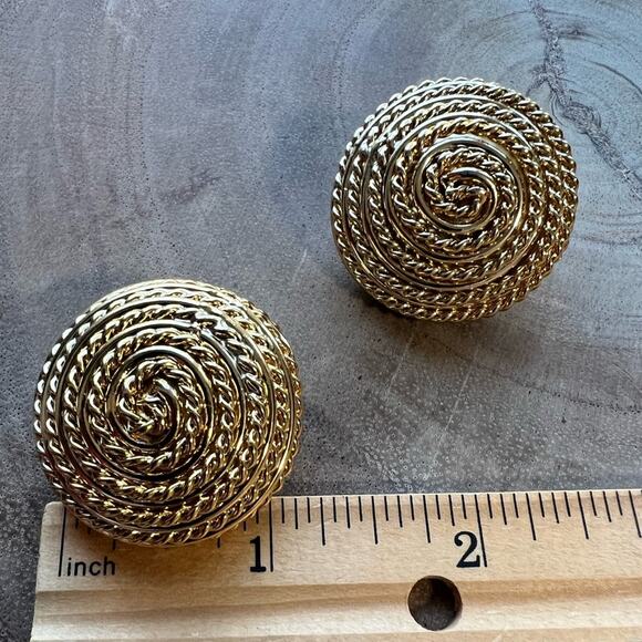Vintage Gold Tone Coiled Rope Clip on Earrings No Makers Mark - Picture 3 of 3